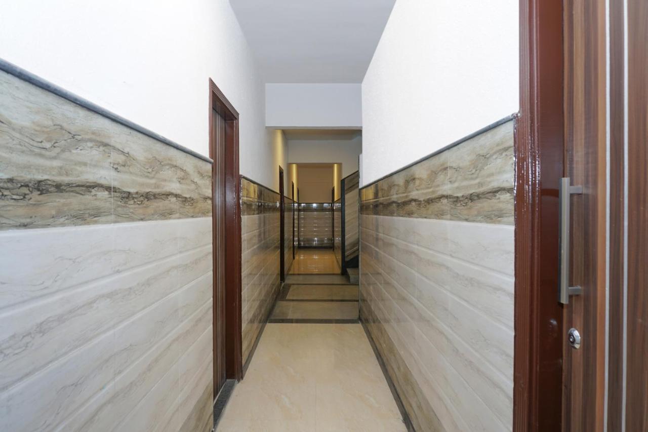Oyo 80678 Shreenath Residency New Delhi Extérieur photo